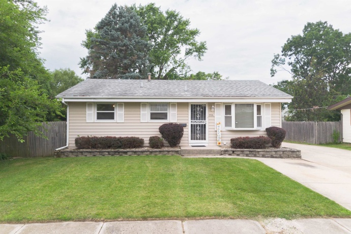 1527 Main, BELVIDERE, Illinois 61008, 3 Bedrooms Bedrooms, ,1 BathroomBathrooms,House,For Sale,Main,202604353