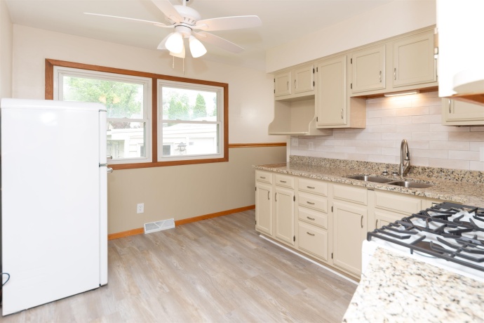 1527 Main, BELVIDERE, Illinois 61008, 3 Bedrooms Bedrooms, ,1 BathroomBathrooms,House,For Sale,Main,202604353