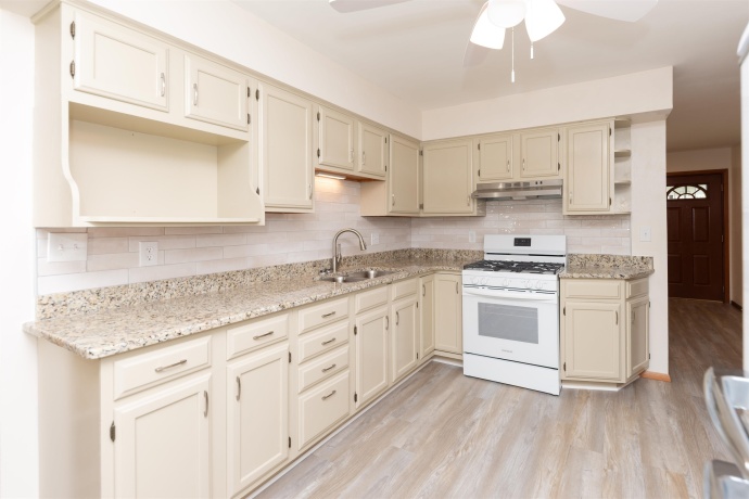 1527 Main, BELVIDERE, Illinois 61008, 3 Bedrooms Bedrooms, ,1 BathroomBathrooms,House,For Sale,Main,202604353