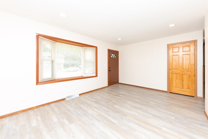 1527 Main, BELVIDERE, Illinois 61008, 3 Bedrooms Bedrooms, ,1 BathroomBathrooms,House,For Sale,Main,202604353