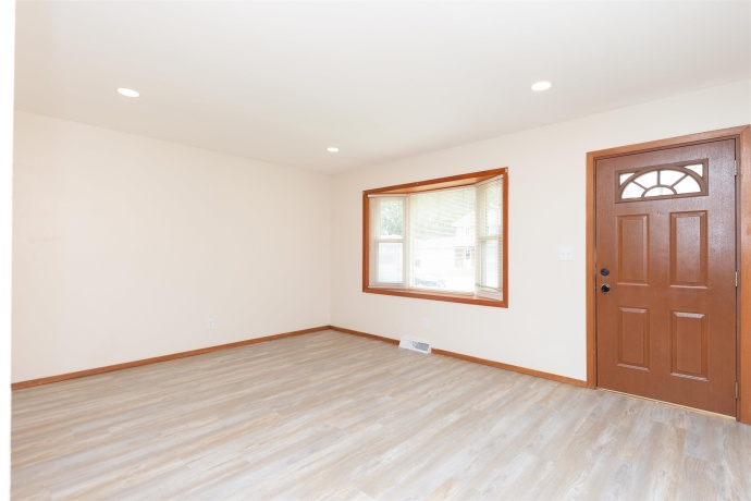 1527 Main, BELVIDERE, Illinois 61008, 3 Bedrooms Bedrooms, ,1 BathroomBathrooms,House,For Sale,Main,202604353