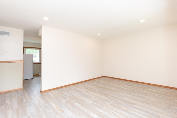 1527 Main, BELVIDERE, Illinois 61008, 3 Bedrooms Bedrooms, ,1 BathroomBathrooms,House,For Sale,Main,202604353