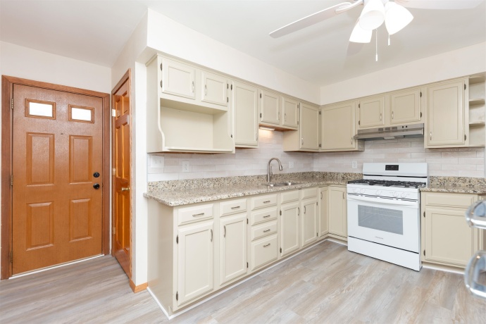 1527 Main, BELVIDERE, Illinois 61008, 3 Bedrooms Bedrooms, ,1 BathroomBathrooms,House,For Sale,Main,202604353