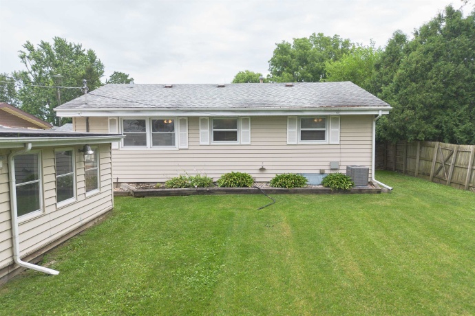1527 Main, BELVIDERE, Illinois 61008, 3 Bedrooms Bedrooms, ,1 BathroomBathrooms,House,For Sale,Main,202604353