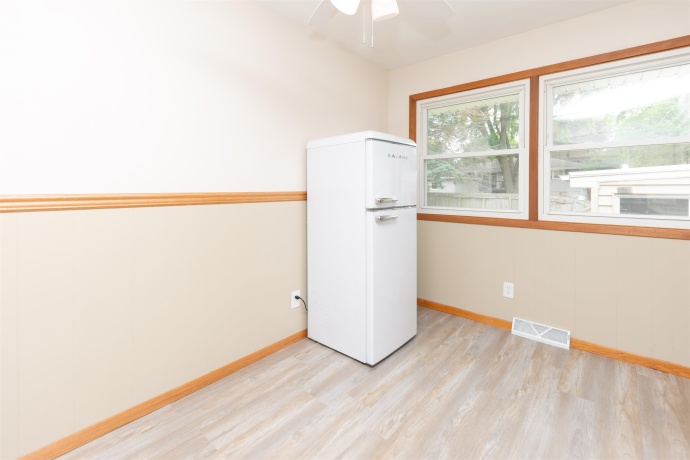 1527 Main, BELVIDERE, Illinois 61008, 3 Bedrooms Bedrooms, ,1 BathroomBathrooms,House,For Sale,Main,202604353