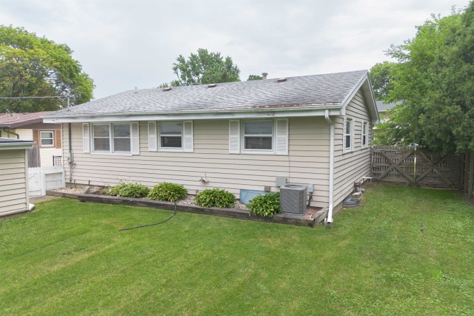 1527 Main, BELVIDERE, Illinois 61008, 3 Bedrooms Bedrooms, ,1 BathroomBathrooms,House,For Sale,Main,202604353