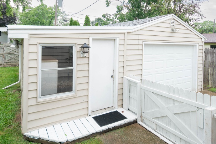 1527 Main, BELVIDERE, Illinois 61008, 3 Bedrooms Bedrooms, ,1 BathroomBathrooms,House,For Sale,Main,202604353
