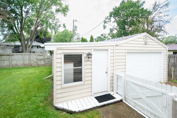 1527 Main, BELVIDERE, Illinois 61008, 3 Bedrooms Bedrooms, ,1 BathroomBathrooms,House,For Sale,Main,202604353