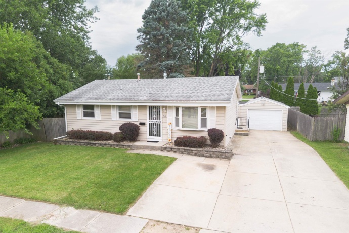 1527 Main, BELVIDERE, Illinois 61008, 3 Bedrooms Bedrooms, ,1 BathroomBathrooms,House,For Sale,Main,202604353