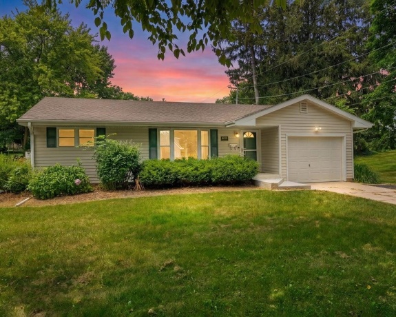 1546 Meadowbrook, FREEPORT, Illinois 61032, 3 Bedrooms Bedrooms, ,2 BathroomsBathrooms,House,For Sale,Meadowbrook,202604355