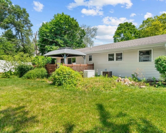 1546 Meadowbrook, FREEPORT, Illinois 61032, 3 Bedrooms Bedrooms, ,2 BathroomsBathrooms,House,For Sale,Meadowbrook,202604355