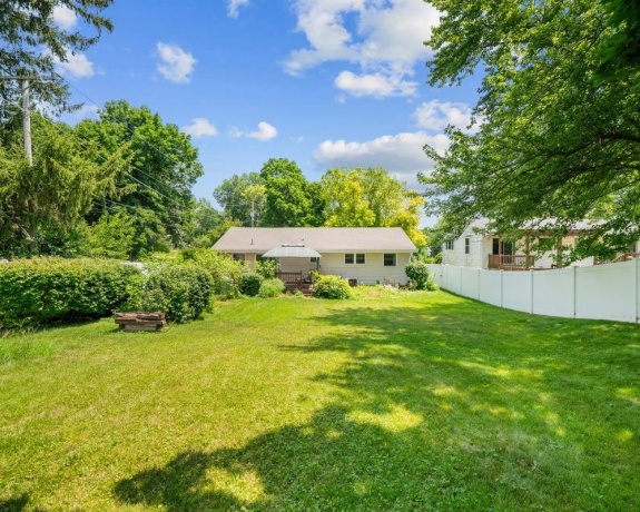 1546 Meadowbrook, FREEPORT, Illinois 61032, 3 Bedrooms Bedrooms, ,2 BathroomsBathrooms,House,For Sale,Meadowbrook,202604355
