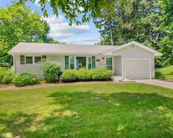 1546 Meadowbrook, FREEPORT, Illinois 61032, 3 Bedrooms Bedrooms, ,2 BathroomsBathrooms,House,For Sale,Meadowbrook,202604355