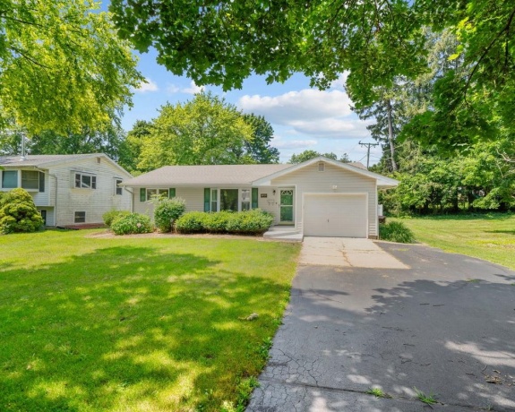 1546 Meadowbrook, FREEPORT, Illinois 61032, 3 Bedrooms Bedrooms, ,2 BathroomsBathrooms,House,For Sale,Meadowbrook,202604355