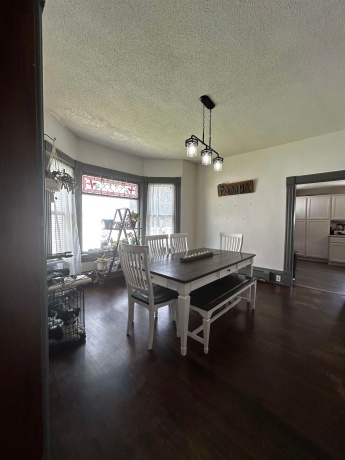 405 8th, MENDOTA, Illinois 61342, 3 Bedrooms Bedrooms, ,2 BathroomsBathrooms,House,For Sale,8th,202604358