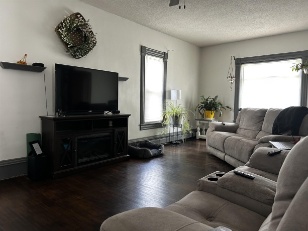 405 8th, MENDOTA, Illinois 61342, 3 Bedrooms Bedrooms, ,2 BathroomsBathrooms,House,For Sale,8th,202604358