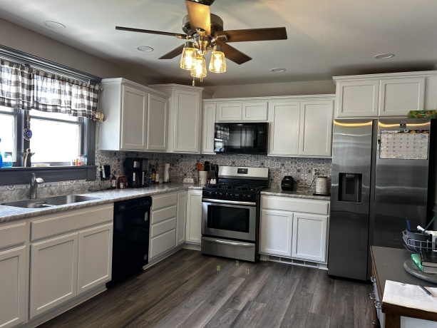405 8th, MENDOTA, Illinois 61342, 3 Bedrooms Bedrooms, ,2 BathroomsBathrooms,House,For Sale,8th,202604358