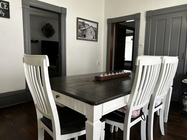 405 8th, MENDOTA, Illinois 61342, 3 Bedrooms Bedrooms, ,2 BathroomsBathrooms,House,For Sale,8th,202604358