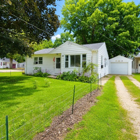 704 Douglas, DIXON, Illinois 61021, 2 Bedrooms Bedrooms, ,1 BathroomBathrooms,House,For Sale,Douglas,202604368