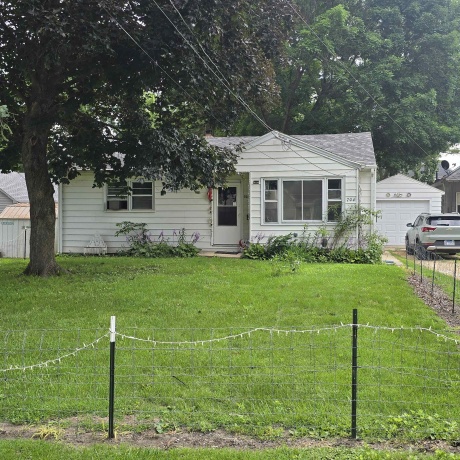 704 Douglas, DIXON, Illinois 61021, 2 Bedrooms Bedrooms, ,1 BathroomBathrooms,House,For Sale,Douglas,202604368