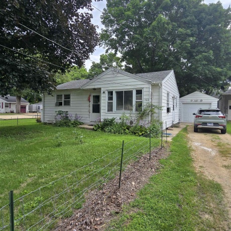 704 Douglas, DIXON, Illinois 61021, 2 Bedrooms Bedrooms, ,1 BathroomBathrooms,House,For Sale,Douglas,202604368