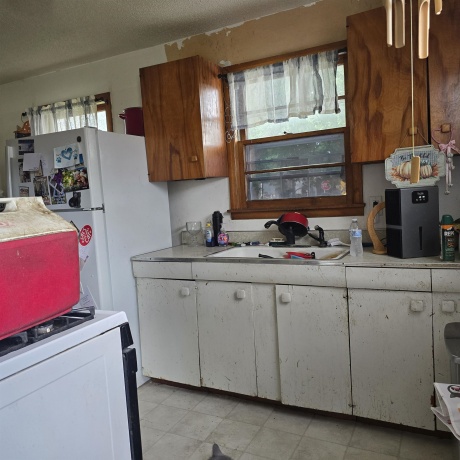 704 Douglas, DIXON, Illinois 61021, 2 Bedrooms Bedrooms, ,1 BathroomBathrooms,House,For Sale,Douglas,202604368