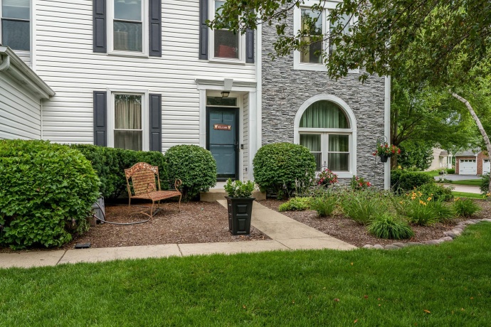1456 Blue Heron, CRYSTAL LAKE, Illinois 60014, 4 Bedrooms Bedrooms, ,3 BathroomsBathrooms,House,For Sale,Blue Heron,202604383
