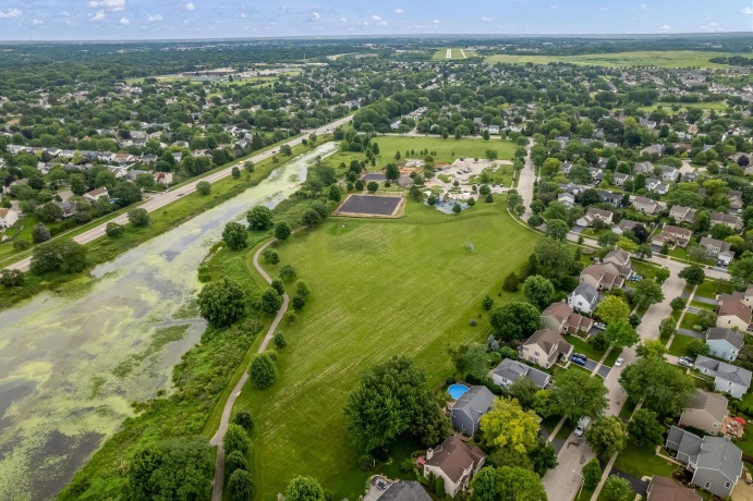 1456 Blue Heron, CRYSTAL LAKE, Illinois 60014, 4 Bedrooms Bedrooms, ,3 BathroomsBathrooms,House,For Sale,Blue Heron,202604383