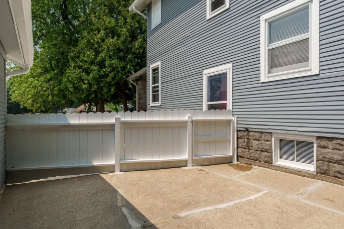 613 Napoleon, ROCKFORD, Illinois 61103, 2 Bedrooms Bedrooms, ,1 BathroomBathrooms,House,For Sale,Napoleon,202604385