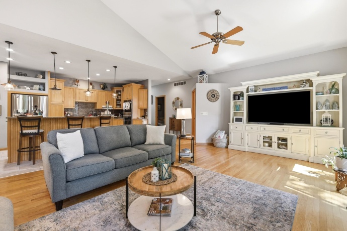6A6 Hampton, APPLE RIVER, Illinois 61001, 6 Bedrooms Bedrooms, ,3 BathroomsBathrooms,House,For Sale,Hampton,202604393