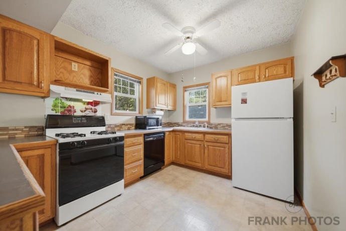 417 2nd, DIXON, Illinois 61021, 3 Bedrooms Bedrooms, ,2 BathroomsBathrooms,House,For Sale,2nd,202604405