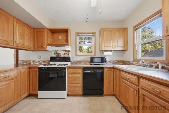 417 2nd, DIXON, Illinois 61021, 3 Bedrooms Bedrooms, ,2 BathroomsBathrooms,House,For Sale,2nd,202604405