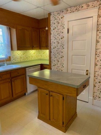 630 Bucklin, LaSalle, Illinois 61301, 4 Bedrooms Bedrooms, ,1 BathroomBathrooms,House,For Sale,Bucklin,202604407