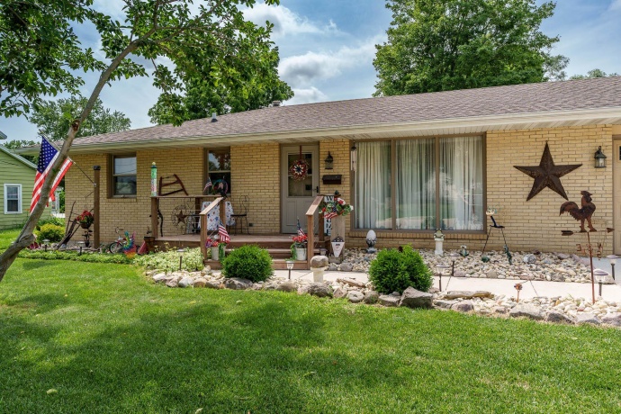 210 CENTER, ROCKTON, Illinois 61072, 2 Bedrooms Bedrooms, ,2 BathroomsBathrooms,House,For Sale,CENTER,202604207