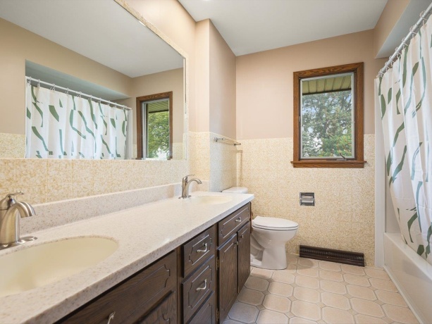 4245 Lehighton Downs, ROCKFORD, Illinois 61101, 3 Bedrooms Bedrooms, ,2 BathroomsBathrooms,House,For Sale,Lehighton Downs,202604430