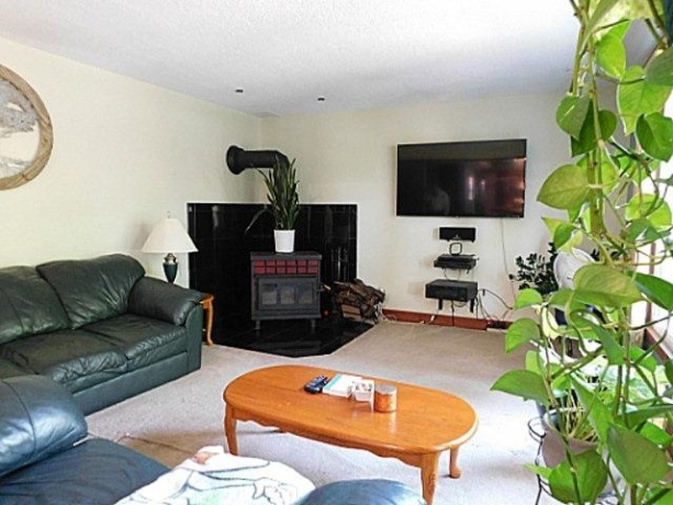 113 Queensbury Place NE, POPLAR GROVE, Illinois 60165, 3 Bedrooms Bedrooms, ,2 BathroomsBathrooms,House,For Sale,Queensbury Place NE,202604438