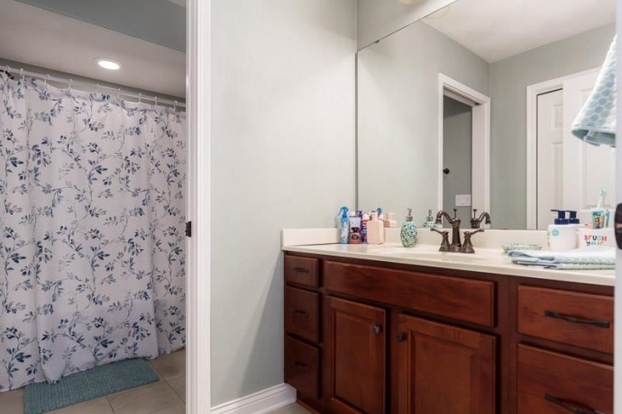 1695 DIVINE, ROCKFORD, Illinois 61107, 5 Bedrooms Bedrooms, ,3 BathroomsBathrooms,House,For Sale,DIVINE,202604446
