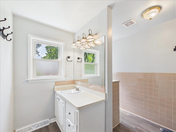 4315 Dempster, ROCKFORD, Illinois 61108, 3 Bedrooms Bedrooms, ,2 BathroomsBathrooms,House,For Sale,Dempster,202604451