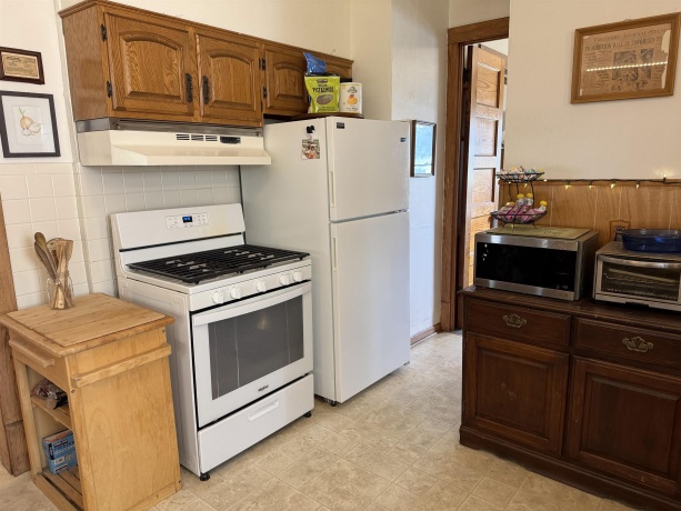 1124 State, FREEPORT, Illinois 61032, 4 Bedrooms Bedrooms, ,2 BathroomsBathrooms,House,For Sale,State,202604452