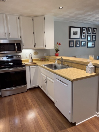 615 Woodbridge, FREEPORT, Illinois 61032, 2 Bedrooms Bedrooms, ,1 BathroomBathrooms,Condominium,For Sale,Woodbridge,202604455
