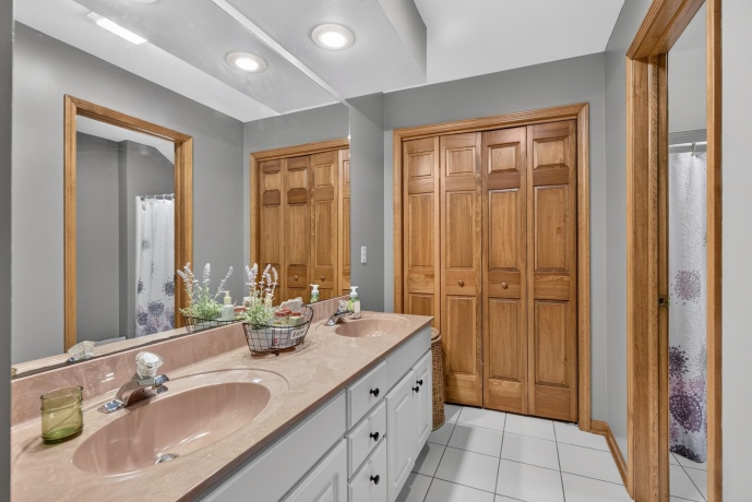 2841 Emerald, OTTAWA, Illinois 61350, 4 Bedrooms Bedrooms, ,2 BathroomsBathrooms,House,For Sale,Emerald,202604458