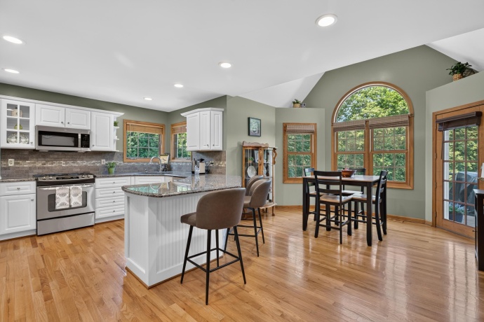 2841 Emerald, OTTAWA, Illinois 61350, 4 Bedrooms Bedrooms, ,2 BathroomsBathrooms,House,For Sale,Emerald,202604458