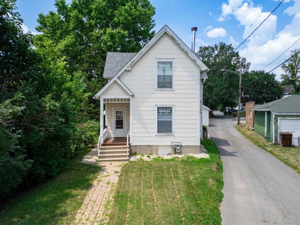 615 15th, ROCKFORD, Illinois 61104, 2 Bedrooms Bedrooms, ,1 BathroomBathrooms,House,For Sale,15th,202604468