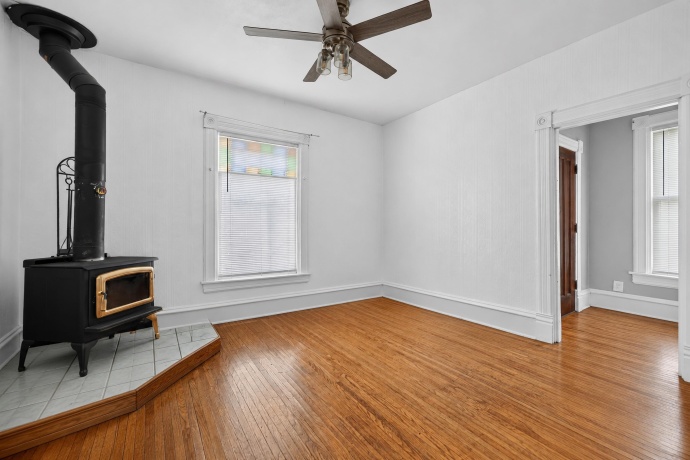 615 15th, ROCKFORD, Illinois 61104, 2 Bedrooms Bedrooms, ,1 BathroomBathrooms,House,For Sale,15th,202604468
