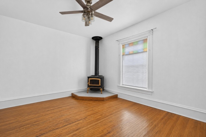 615 15th, ROCKFORD, Illinois 61104, 2 Bedrooms Bedrooms, ,1 BathroomBathrooms,House,For Sale,15th,202604468