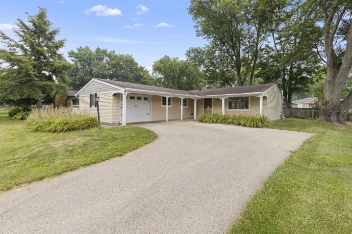 1403 COMANCHE, ROCKFORD, Illinois 61107, 3 Bedrooms Bedrooms, ,2 BathroomsBathrooms,House,For Sale,COMANCHE,202604469