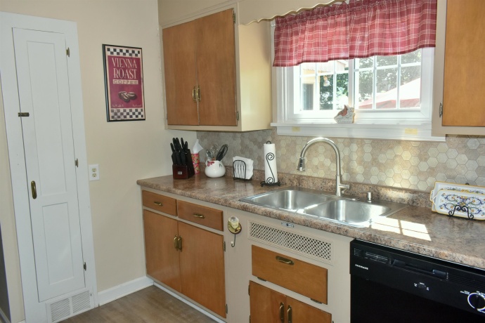 1916 Melrose, ROCKFORD, Illinois 61103, 3 Bedrooms Bedrooms, ,1 BathroomBathrooms,House,For Sale,Melrose,202604472