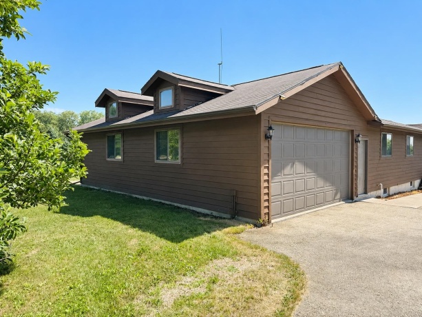 19-28 Hidden Valley, LAKE CARROLL, Illinois 61046, 3 Bedrooms Bedrooms, ,2 BathroomsBathrooms,House,For Sale,Hidden Valley,202604475