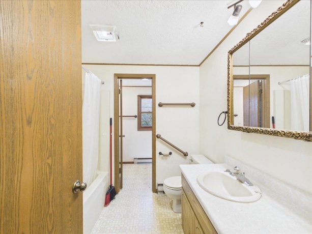 1114 Lynwood, FREEPORT, Illinois 61032, 3 Bedrooms Bedrooms, ,2 BathroomsBathrooms,House,For Sale,Lynwood,202604480