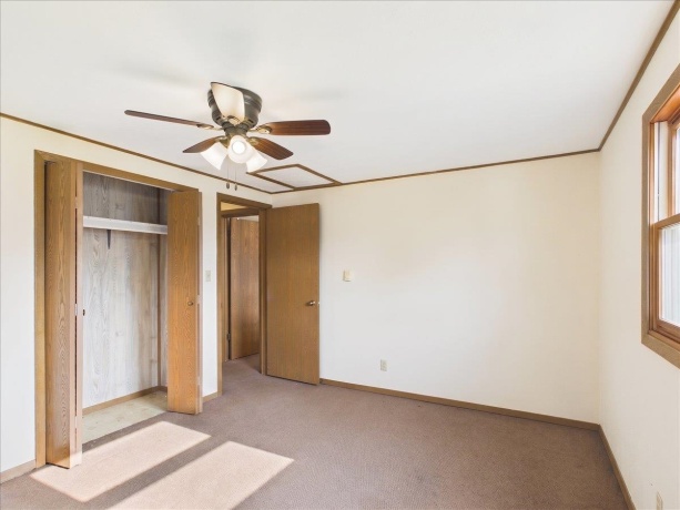 1114 Lynwood, FREEPORT, Illinois 61032, 3 Bedrooms Bedrooms, ,2 BathroomsBathrooms,House,For Sale,Lynwood,202604480